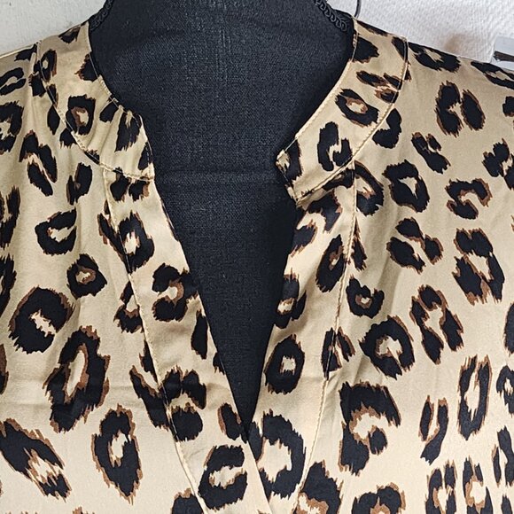 Chico's Leopard Print Poly Elastic Cuff Pullon Hidden Placket Blouse Sz 3 US 16 - Picture 6 of 16